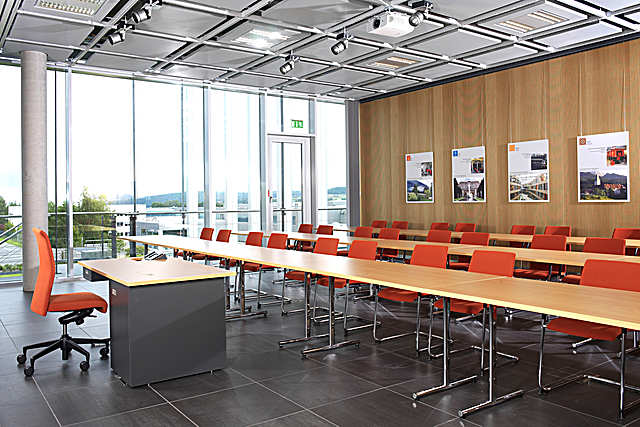 TRIO FRAME CHAIR CFA UPH, DELGADO MEETING TABLE LF RC, Viessmann Werke GmbH & Co. KG - Akademie, Allendorf