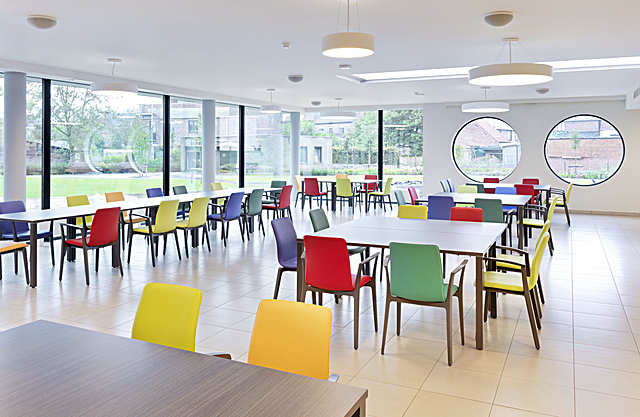 YARA FRAME CHAIR 4L UPH, YARA FRAME CHAIR 4LA UPH, PINTA MEETING TABLE SQ/RC, WZC Rustenhove, Ledegem, Belgium