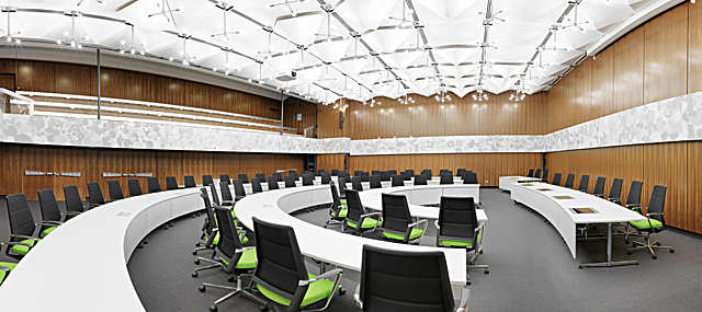 SAO PAULO SWIVEL CHAIR UPH LIGHT, SAN SIRO MEETING TABLE T-LEG TF RC 2, Ratssaal der Stadt Gtersloh, Deutschland