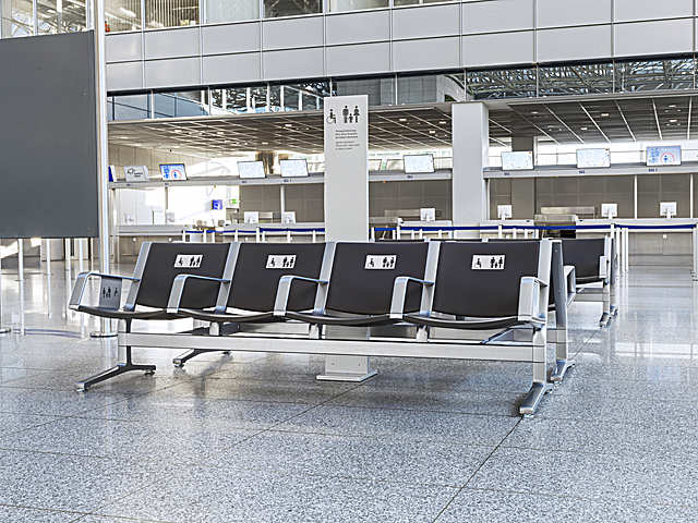 8000 BENCH 4L UPH, Frankfurt Airport, Terminal 2