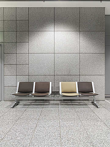 8000 BENCH 4L UPH, Frankfurt Airport, Terminal 2