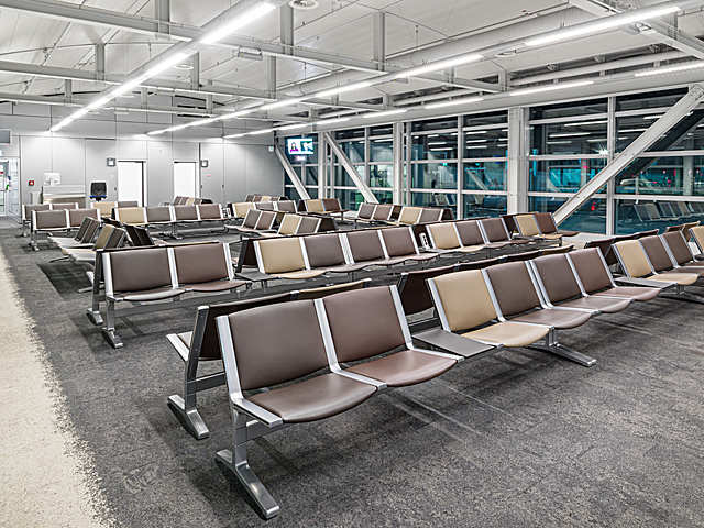 8000 BENCH 4L UPH, Frankfurt Airport, Terminal 2