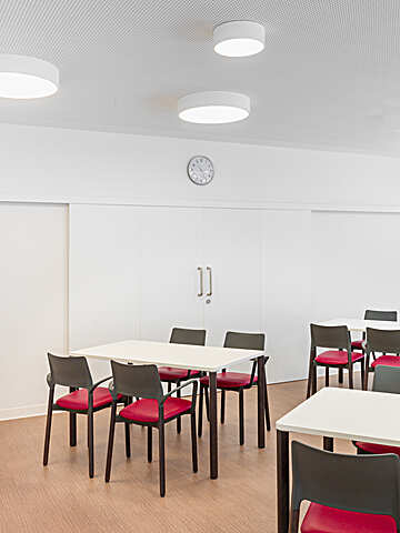 ARN FRAME CHAIR 4L LGW UPH, ARN MEETING TABLE LGW RC, Rheumazentrum Mittelhessen GmbH & Co KG, Bad Endbach