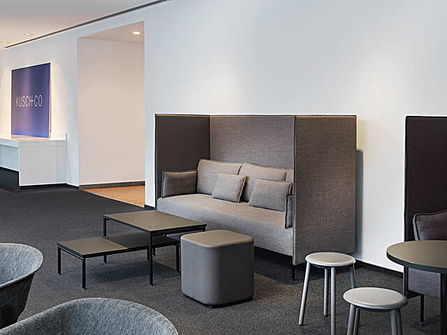 NJORD ARMCHAIR 4L LGW FL, CREVA STOOL 4L LGW W, TEZO MEETING TABLE RD, CREVA SOFA 3U, Infocenter Hallenberg